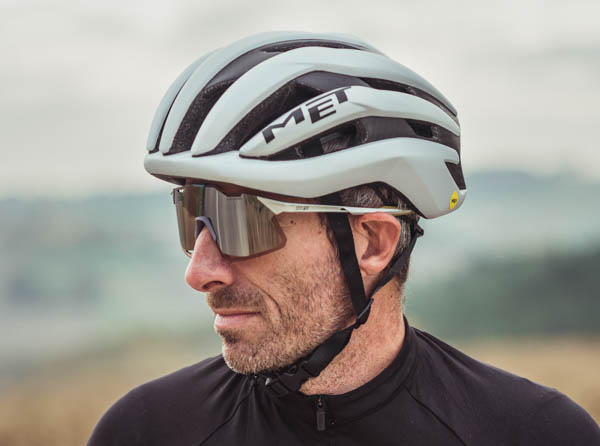 Casque MET